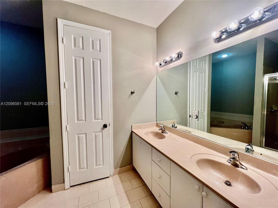 For Rent: $2,700 (3 beds, 2 baths, 1907 Square Feet)
