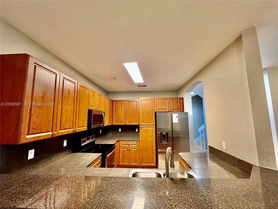 For Rent: $2,700 (3 beds, 2 baths, 1907 Square Feet)