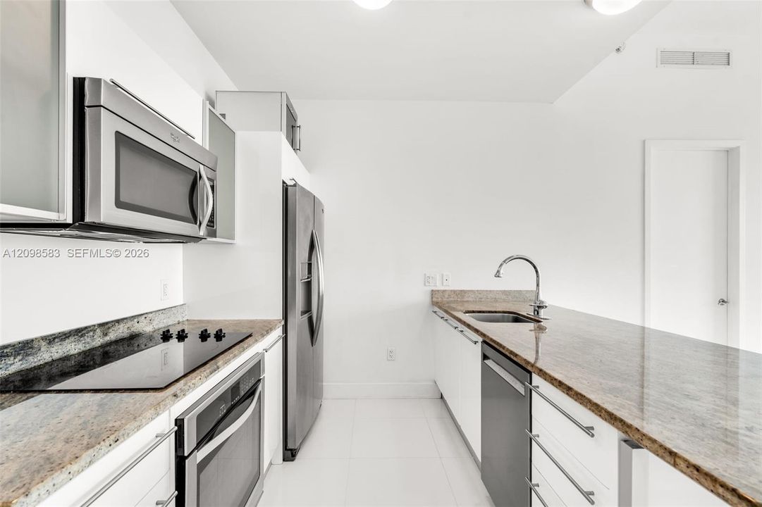 For Sale: $649,999 (2 beds, 2 baths, 1310 Square Feet)