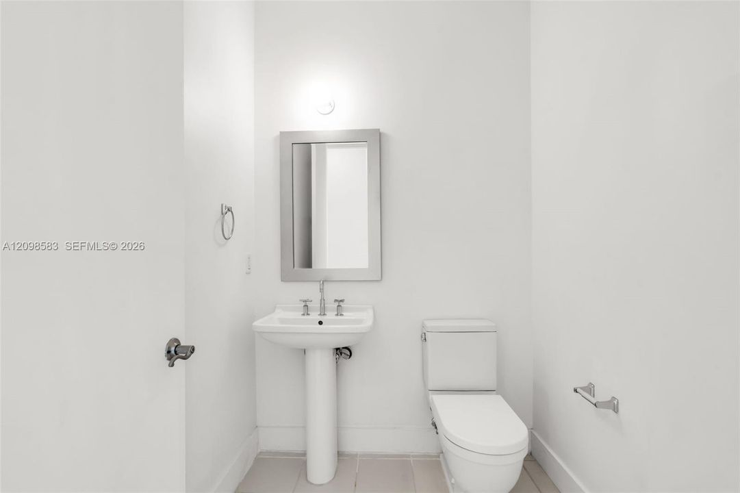 For Sale: $649,999 (2 beds, 2 baths, 1310 Square Feet)