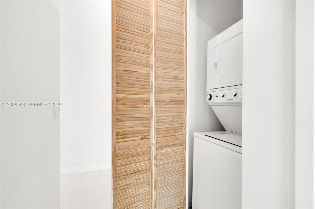 For Sale: $649,999 (2 beds, 2 baths, 1310 Square Feet)