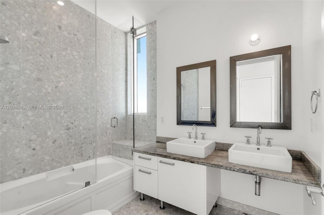 For Sale: $649,999 (2 beds, 2 baths, 1310 Square Feet)