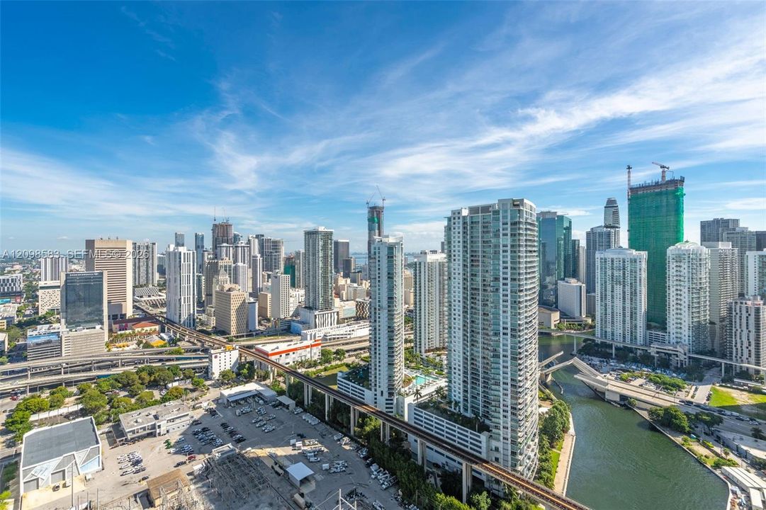 For Sale: $649,999 (2 beds, 2 baths, 1310 Square Feet)