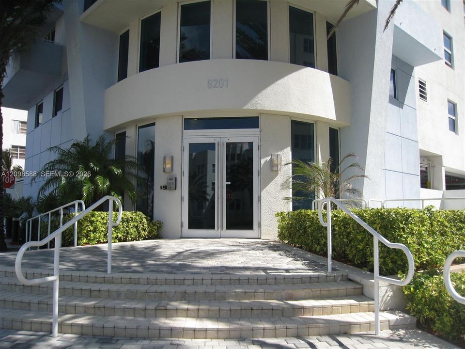 For Rent: $6,500 (3 beds, 2 baths, 1239 Square Feet)