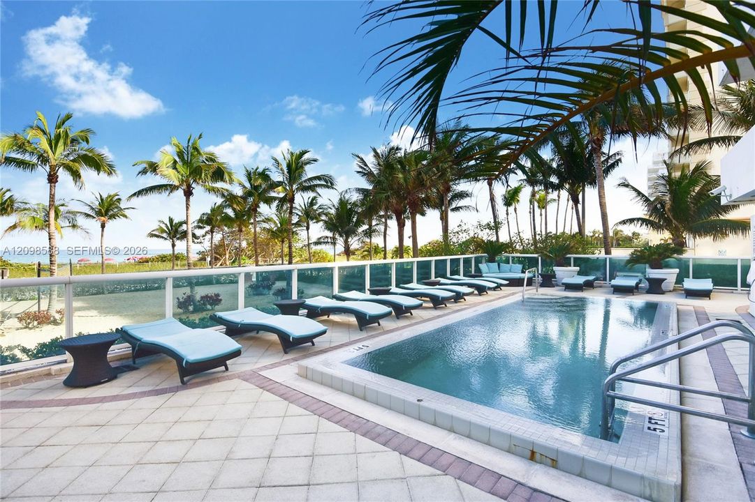 For Rent: $6,500 (3 beds, 2 baths, 1239 Square Feet)