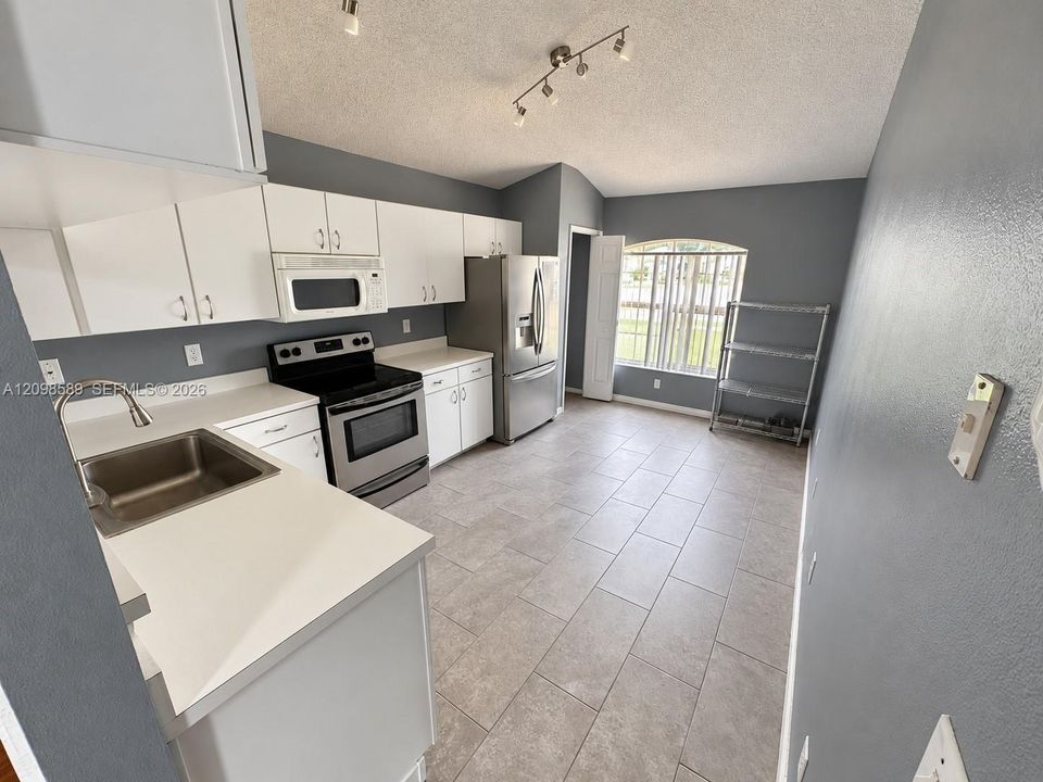 For Rent: $2,600 (3 beds, 2 baths, 0 Square Feet)