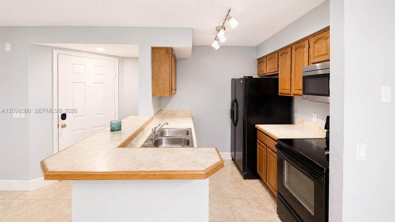 For Rent: $2,200 (2 beds, 2 baths, 1100 Square Feet)