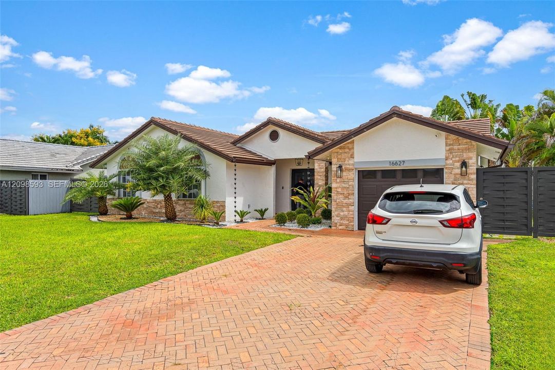For Sale: $725,000 (3 beds, 2 baths, 1799 Square Feet)