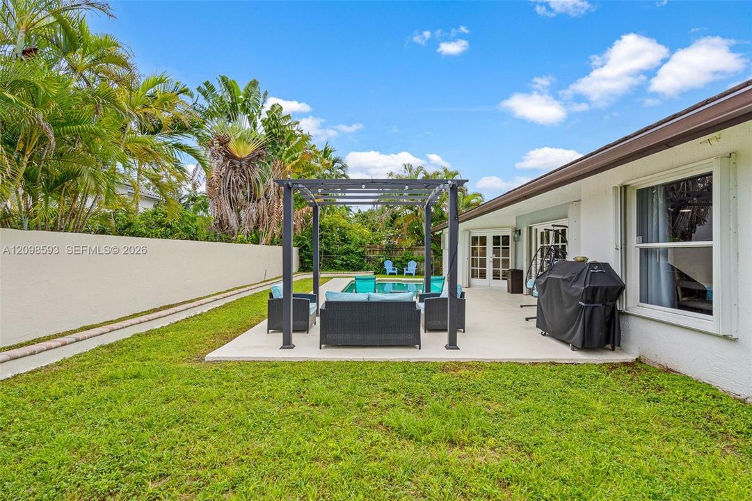 For Sale: $725,000 (3 beds, 2 baths, 1799 Square Feet)