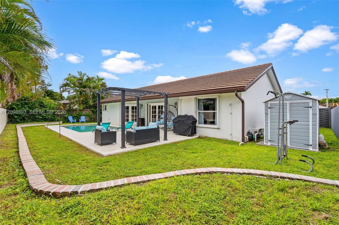 For Sale: $725,000 (3 beds, 2 baths, 1799 Square Feet)