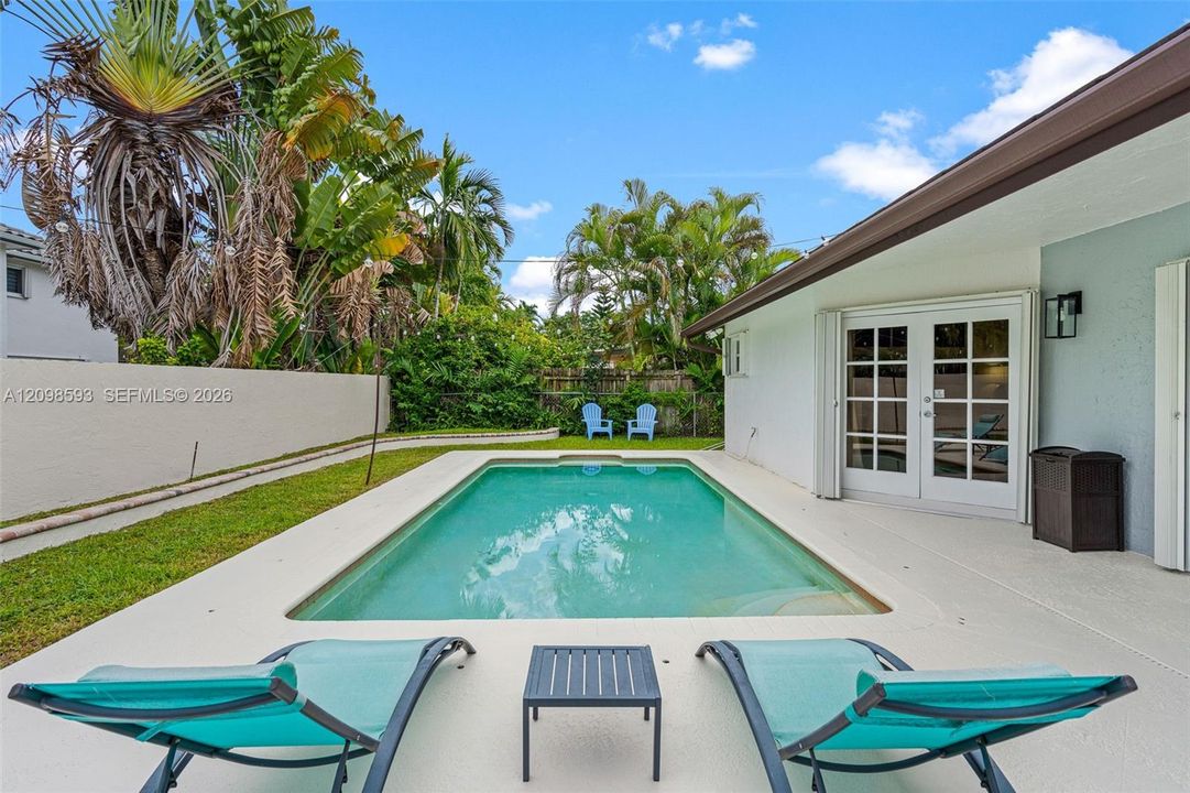 For Sale: $725,000 (3 beds, 2 baths, 1799 Square Feet)