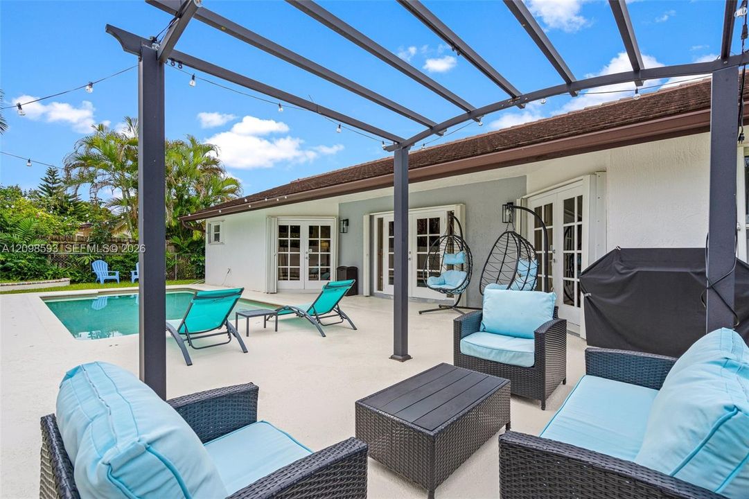 For Sale: $725,000 (3 beds, 2 baths, 1799 Square Feet)