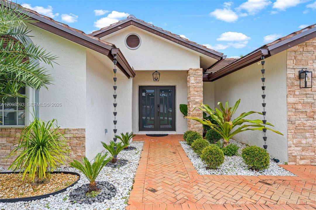 For Sale: $725,000 (3 beds, 2 baths, 1799 Square Feet)