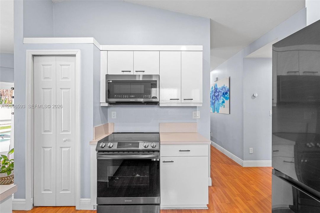 For Sale: $725,000 (3 beds, 2 baths, 1799 Square Feet)