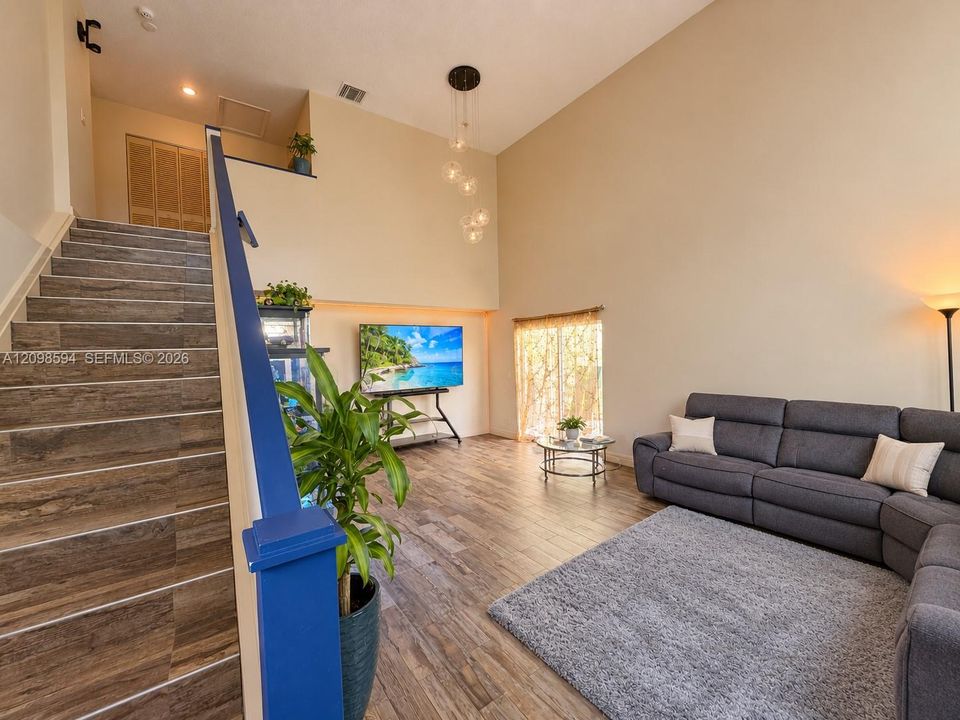 En Renta: $1,500 (3 camas, 3 baños, 1756 Pies cuadrados)
