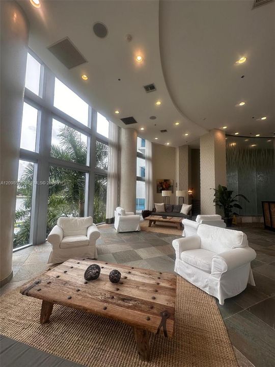 En Venta: $295,000 (1 camas, 2 baños, 954 Pies cuadrados)