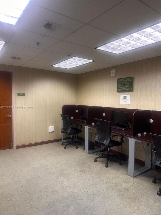 En Venta: $295,000 (1 camas, 2 baños, 954 Pies cuadrados)