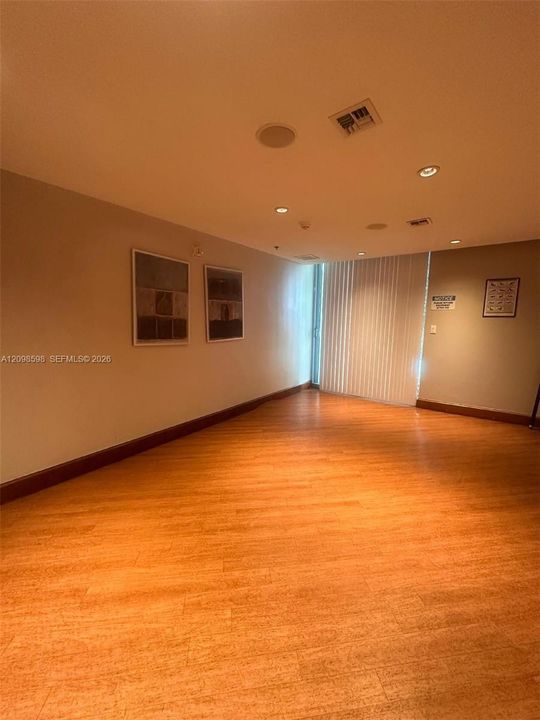 En Venta: $295,000 (1 camas, 2 baños, 954 Pies cuadrados)