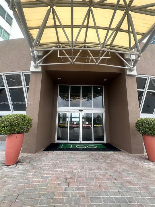 En Venta: $295,000 (1 camas, 2 baños, 954 Pies cuadrados)