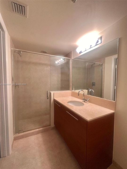 En Venta: $295,000 (1 camas, 2 baños, 954 Pies cuadrados)