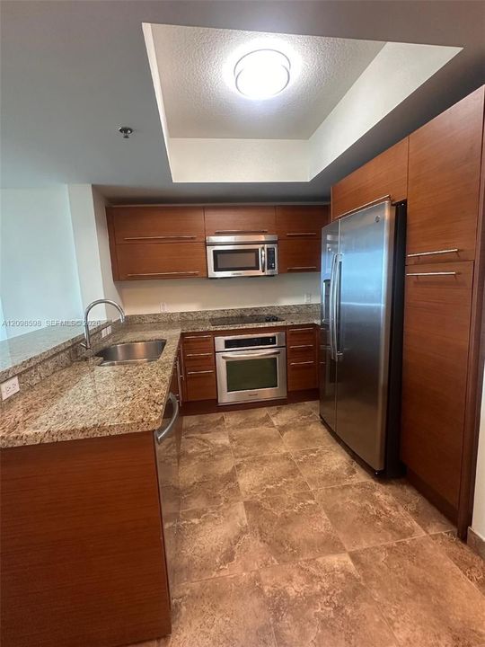 En Venta: $295,000 (1 camas, 2 baños, 954 Pies cuadrados)