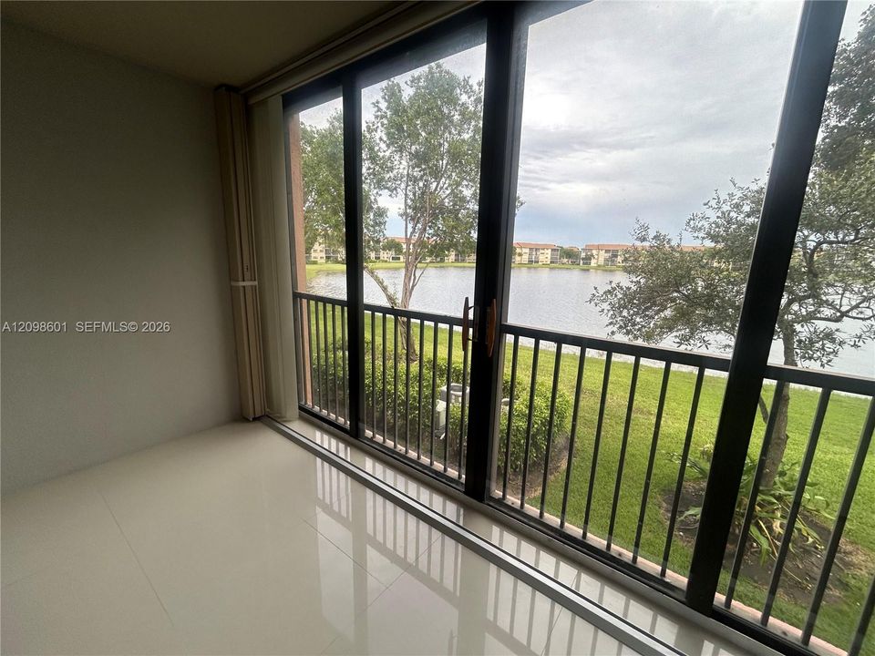 For Sale: $270,000 (2 beds, 2 baths, 1364 Square Feet)