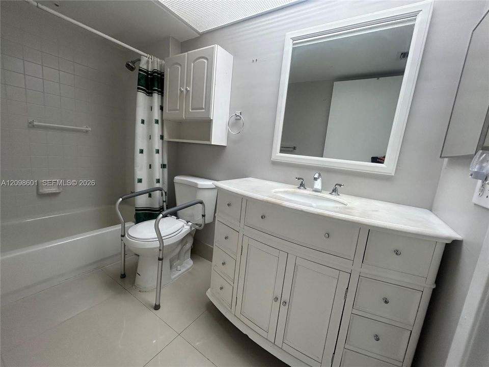 For Sale: $270,000 (2 beds, 2 baths, 1364 Square Feet)