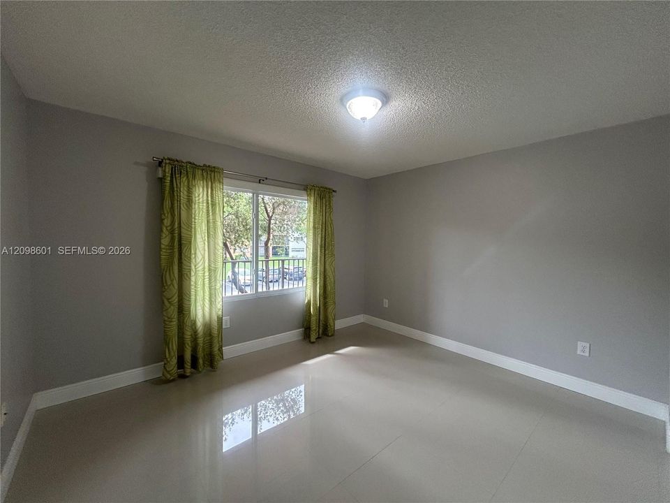 For Sale: $270,000 (2 beds, 2 baths, 1364 Square Feet)