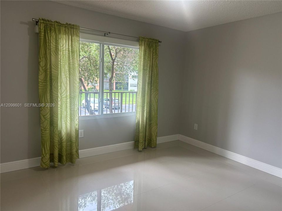 For Sale: $270,000 (2 beds, 2 baths, 1364 Square Feet)