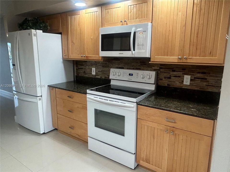 For Sale: $270,000 (2 beds, 2 baths, 1364 Square Feet)