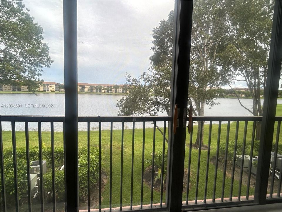 For Sale: $270,000 (2 beds, 2 baths, 1364 Square Feet)