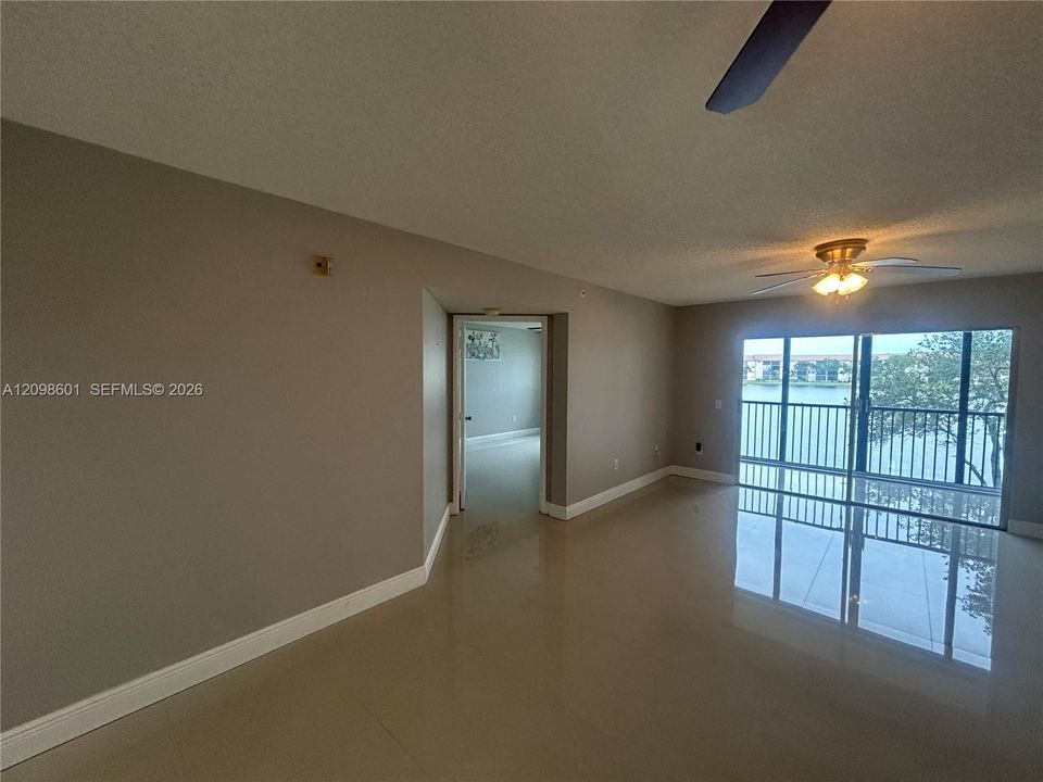 For Sale: $270,000 (2 beds, 2 baths, 1364 Square Feet)