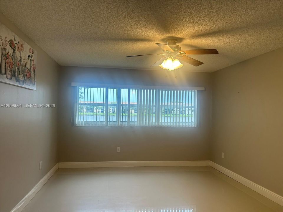 For Sale: $270,000 (2 beds, 2 baths, 1364 Square Feet)