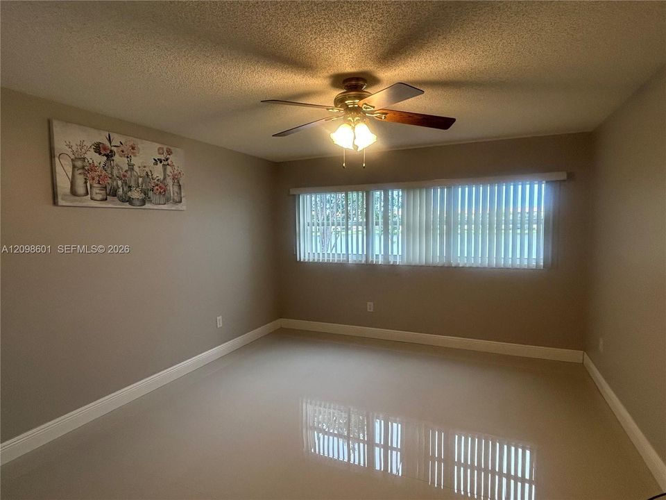 For Sale: $270,000 (2 beds, 2 baths, 1364 Square Feet)