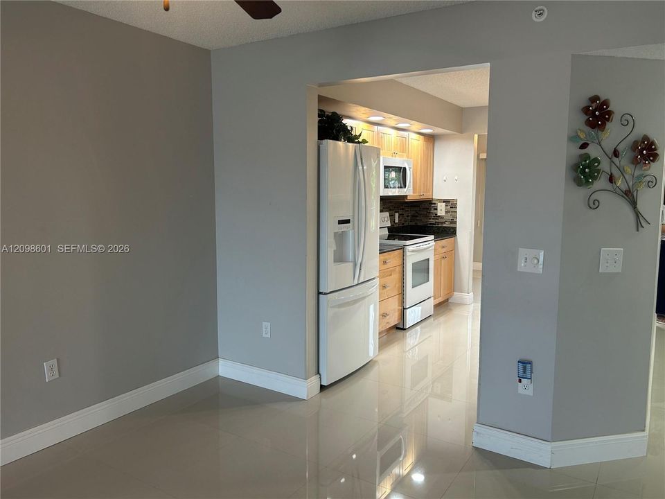 For Sale: $270,000 (2 beds, 2 baths, 1364 Square Feet)