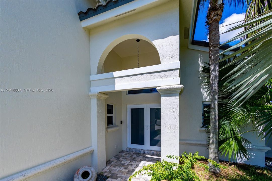 For Sale: $899,999 (4 beds, 2 baths, 2078 Square Feet)