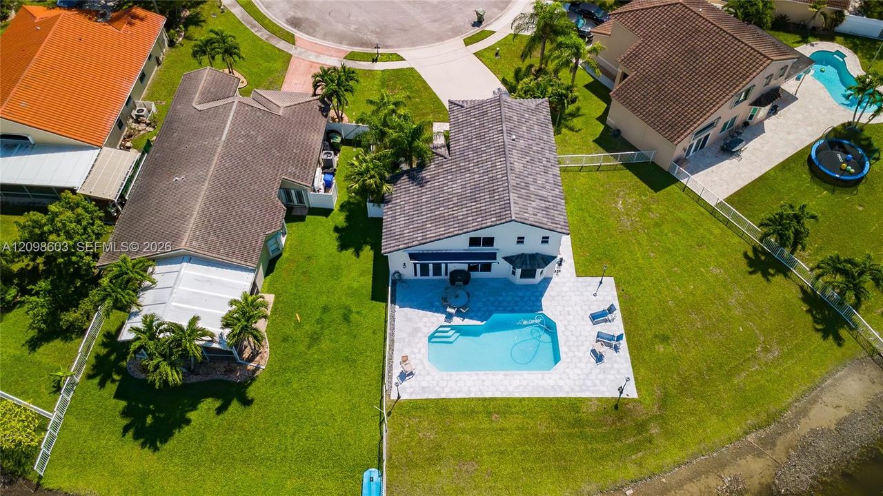 For Sale: $899,999 (4 beds, 2 baths, 2078 Square Feet)