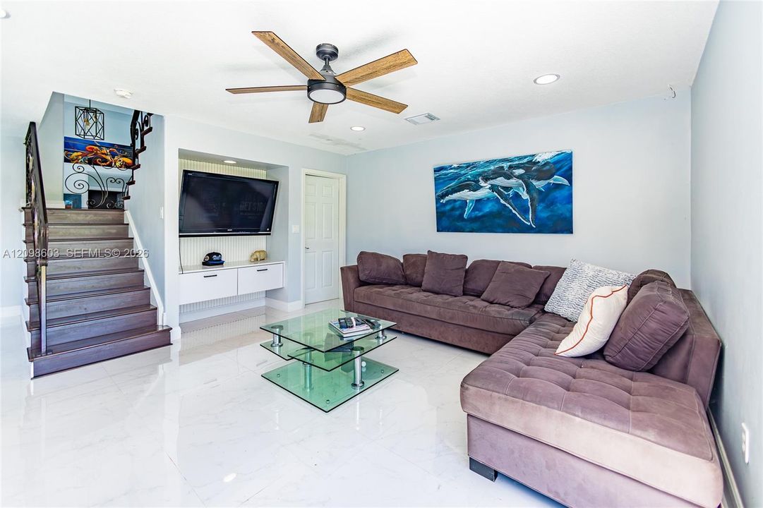For Sale: $899,999 (4 beds, 2 baths, 2078 Square Feet)