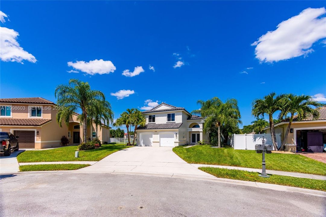 For Sale: $899,999 (4 beds, 2 baths, 2078 Square Feet)