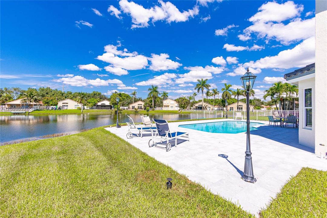 For Sale: $899,999 (4 beds, 2 baths, 2078 Square Feet)
