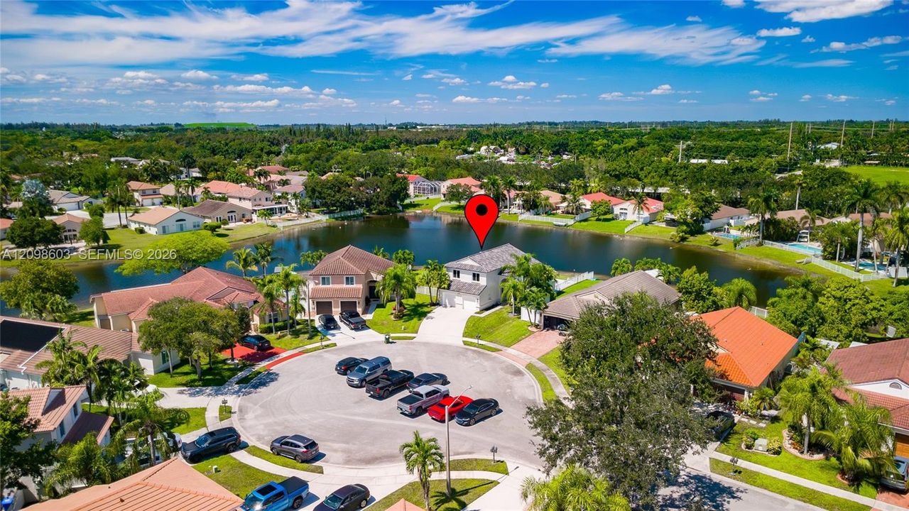 For Sale: $899,999 (4 beds, 2 baths, 2078 Square Feet)
