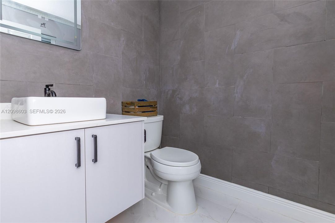 For Sale: $899,999 (4 beds, 2 baths, 2078 Square Feet)