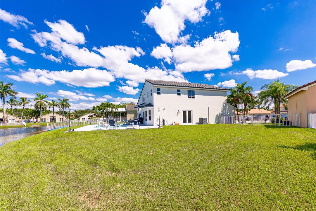 For Sale: $899,999 (4 beds, 2 baths, 2078 Square Feet)