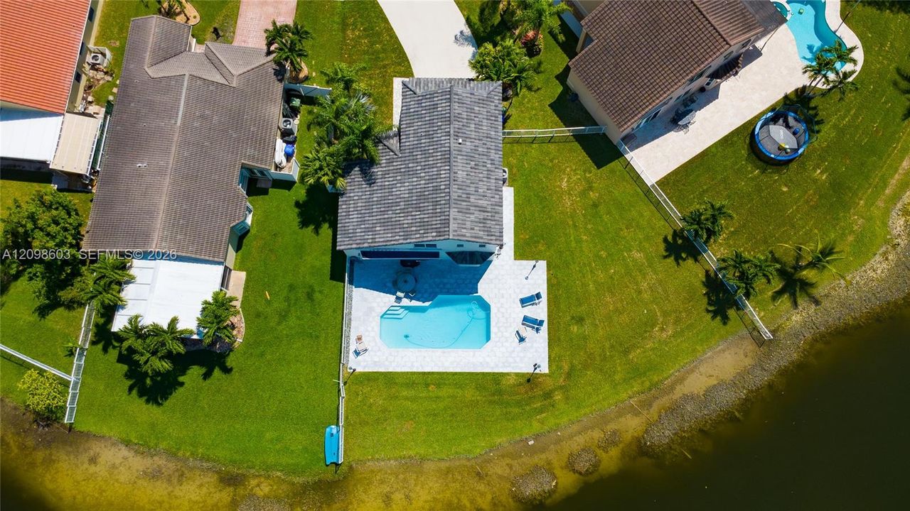 For Sale: $899,999 (4 beds, 2 baths, 2078 Square Feet)