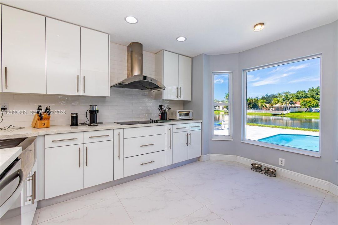 For Sale: $899,999 (4 beds, 2 baths, 2078 Square Feet)