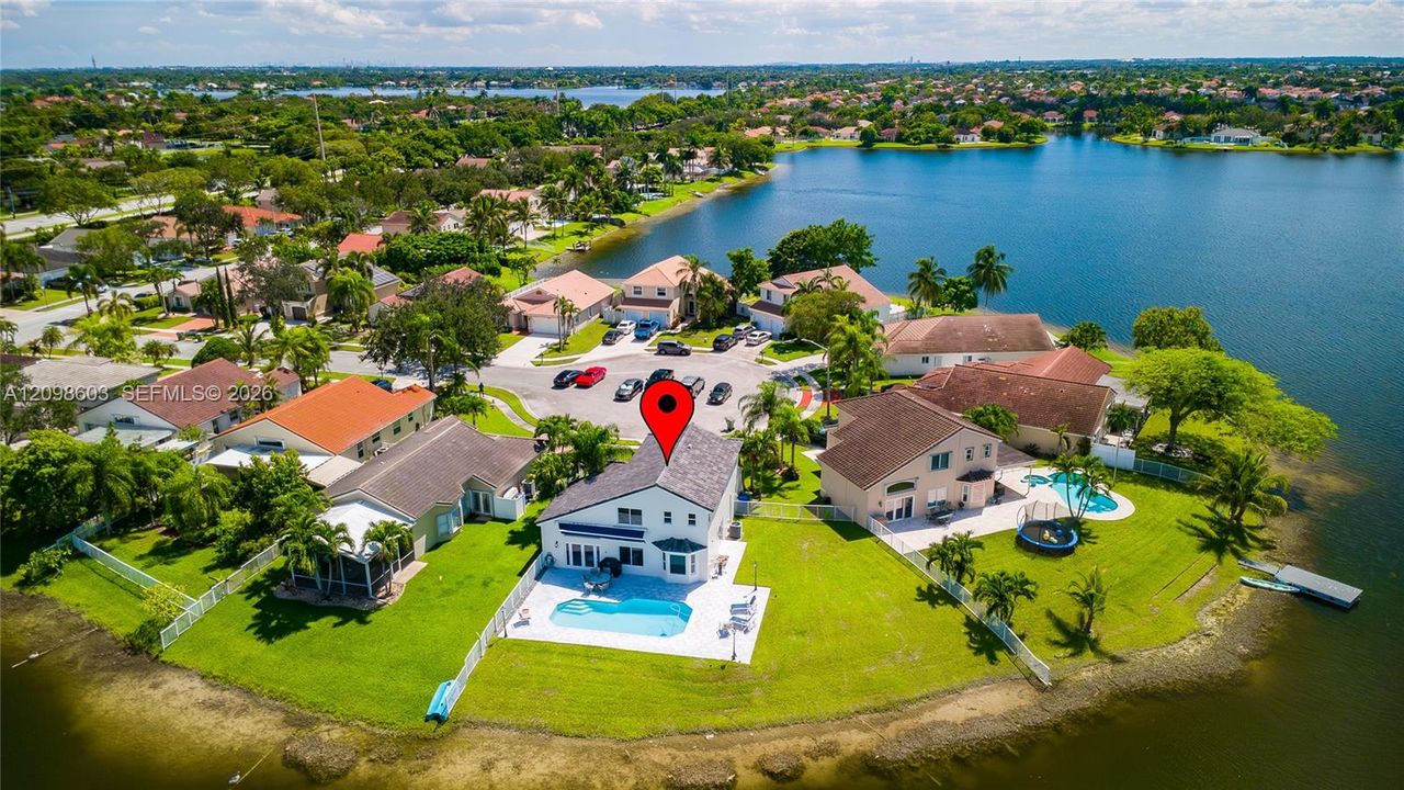 For Sale: $899,999 (4 beds, 2 baths, 2078 Square Feet)