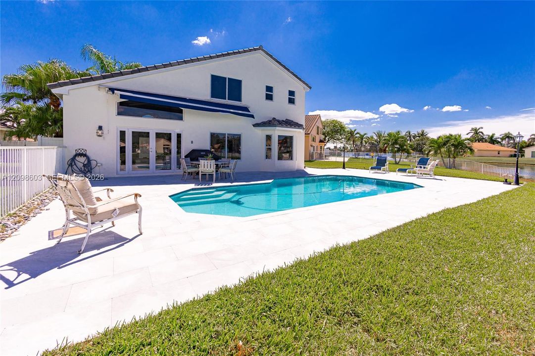 For Sale: $899,999 (4 beds, 2 baths, 2078 Square Feet)