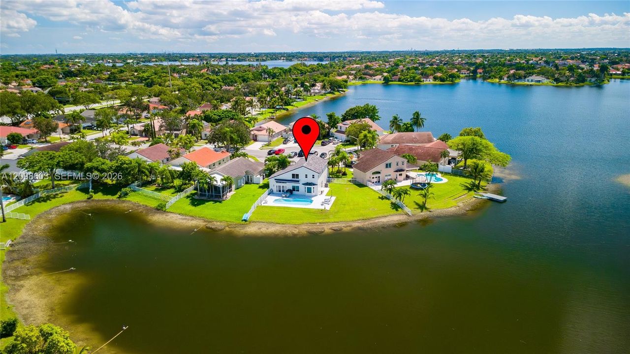 For Sale: $899,999 (4 beds, 2 baths, 2078 Square Feet)