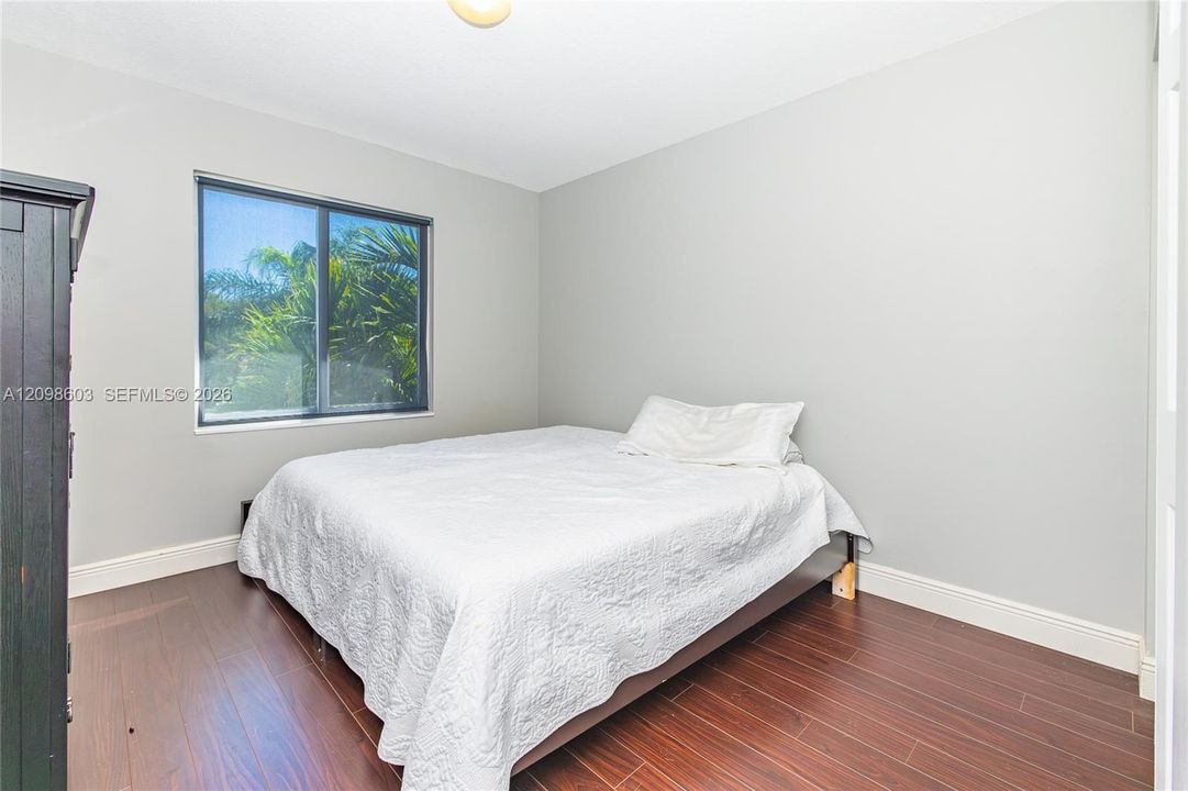 For Sale: $899,999 (4 beds, 2 baths, 2078 Square Feet)