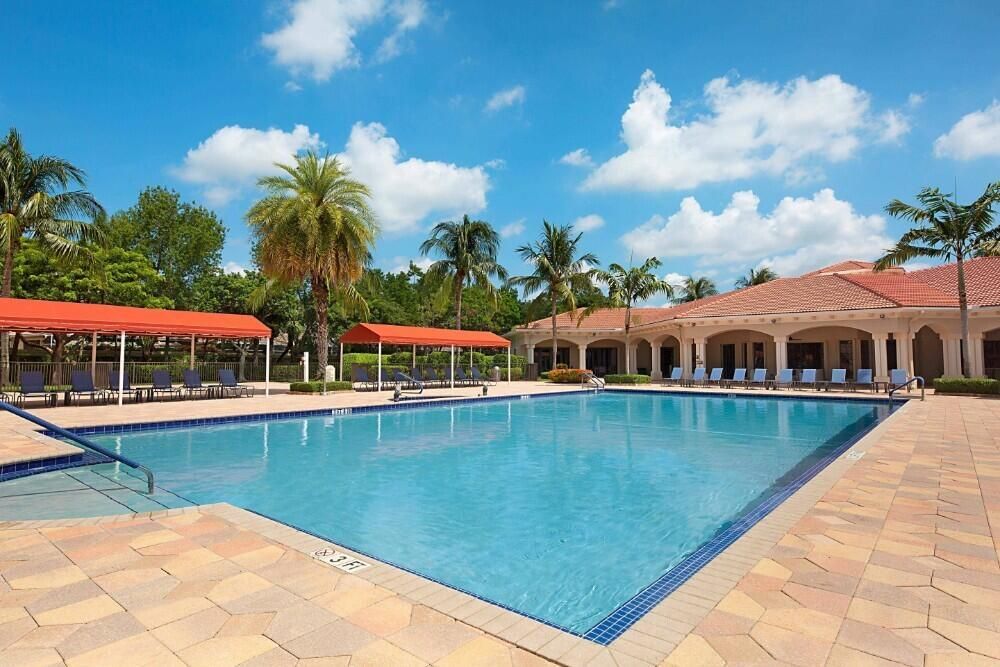 Tivoli Lakes Pool